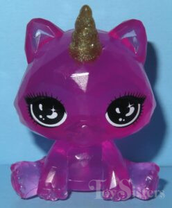 RAINBOW HIGH Littles Magenta Monroe - Petite Poupée Articulée 14 Cm Avec Sac Et Chaton Magique